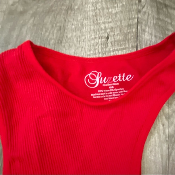 One Size Fits All Ribbed Cropped Tank Tops - Picture 4 of 4